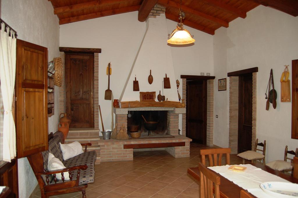 Maison d'hôtes I Carrubi à San Priamo Extérieur photo