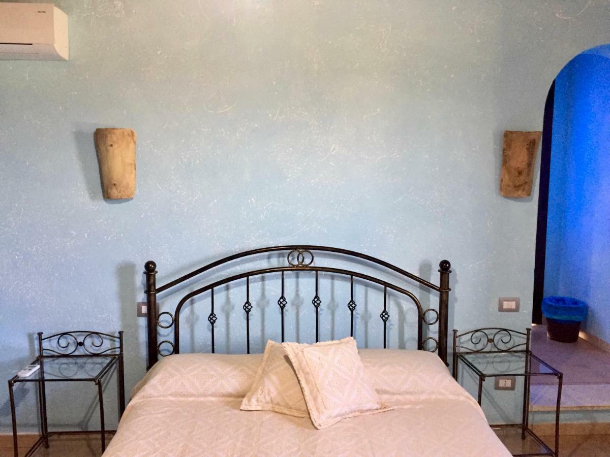 Maison d'hôtes I Carrubi à San Priamo Extérieur photo