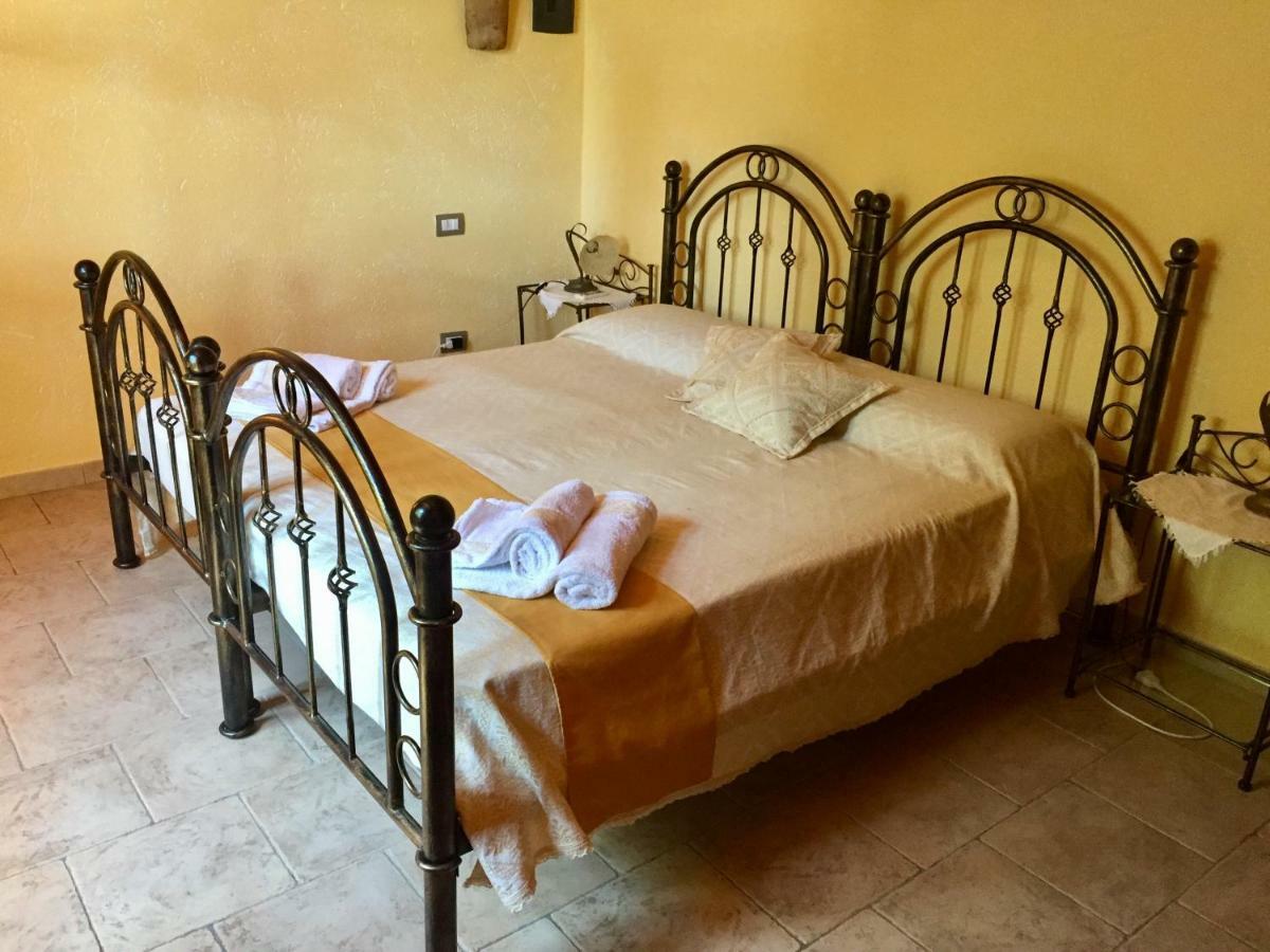 Maison d'hôtes I Carrubi à San Priamo Extérieur photo