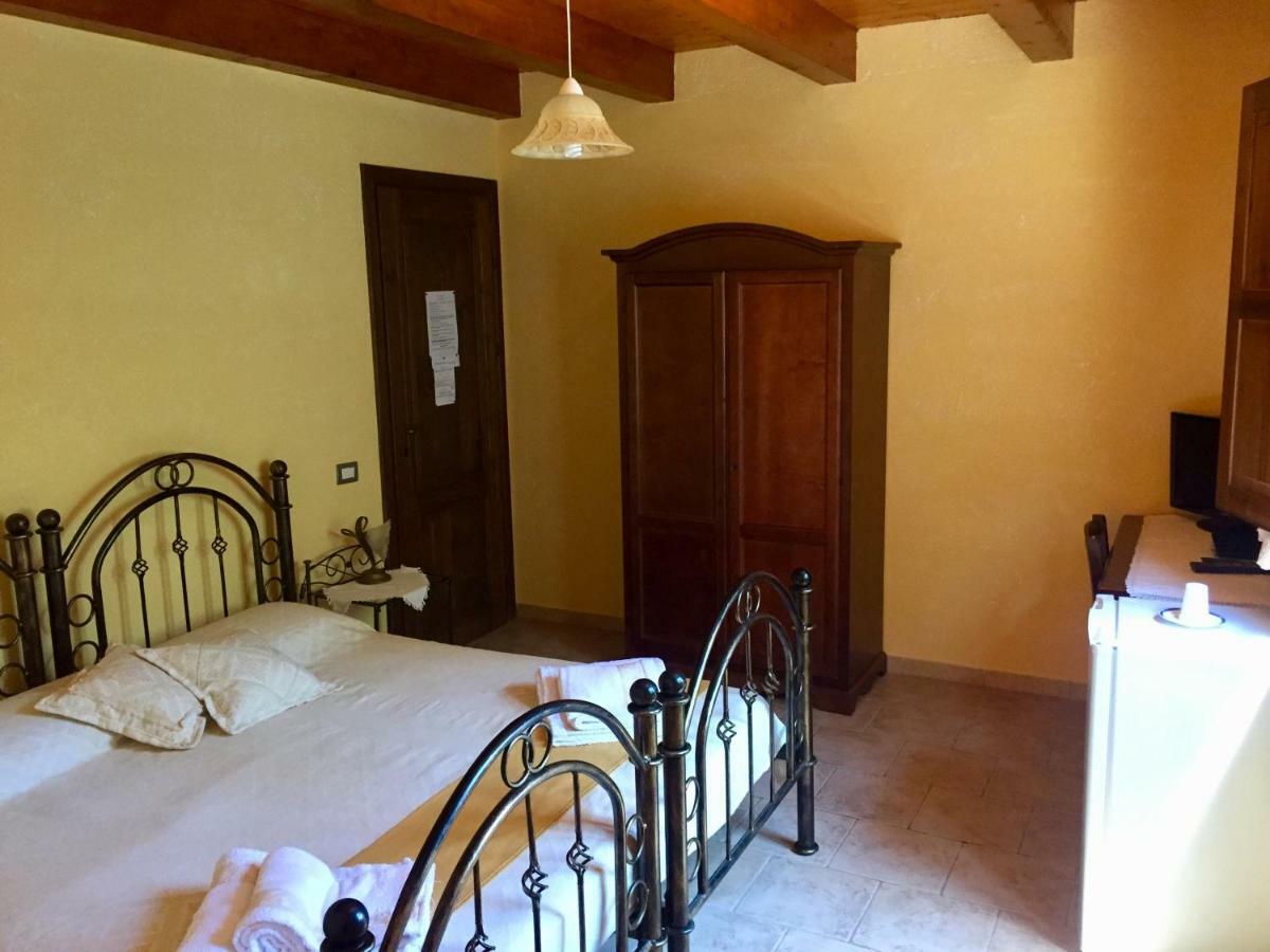 Maison d'hôtes I Carrubi à San Priamo Extérieur photo