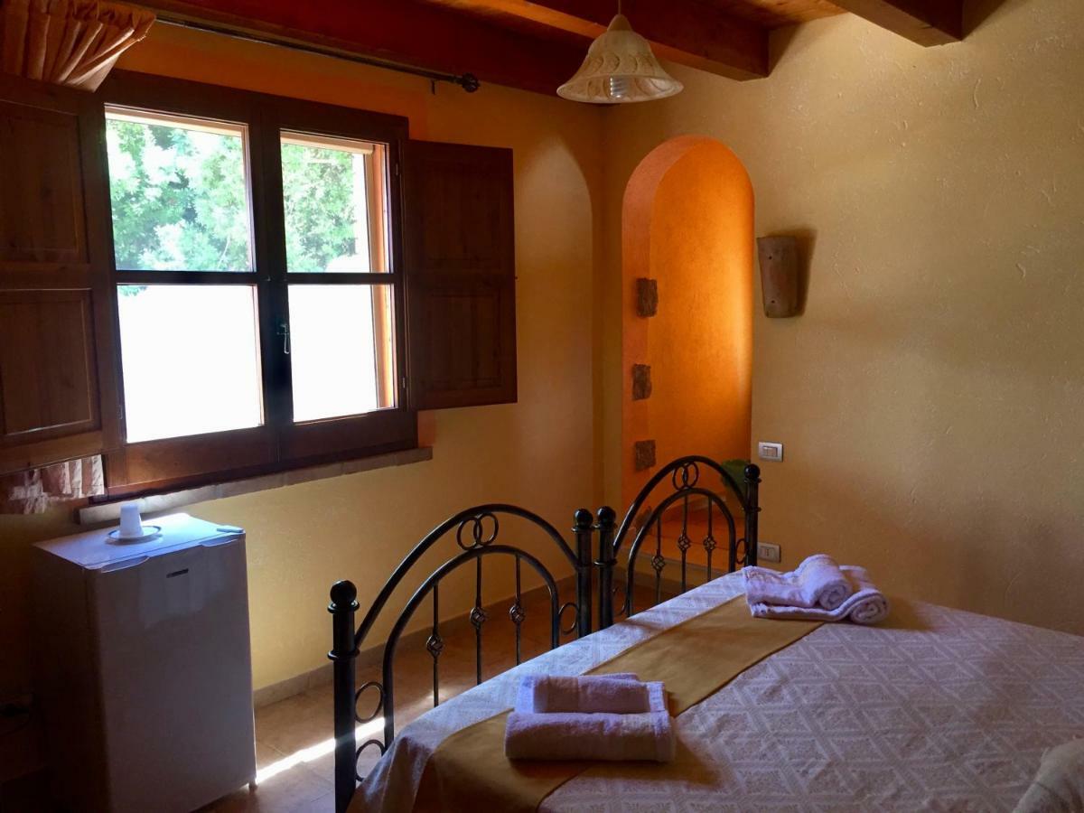 Maison d'hôtes I Carrubi à San Priamo Extérieur photo