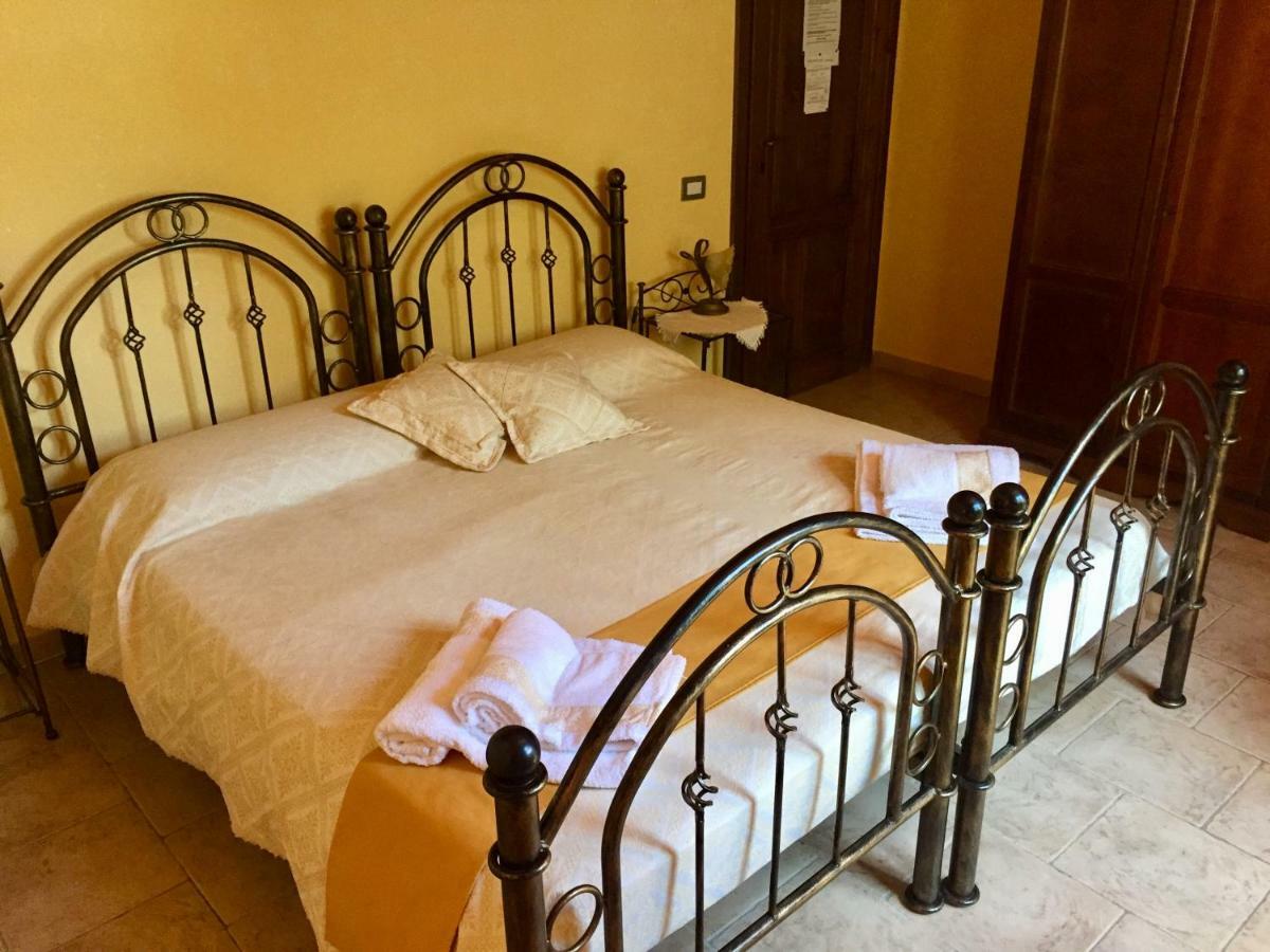 Maison d'hôtes I Carrubi à San Priamo Extérieur photo
