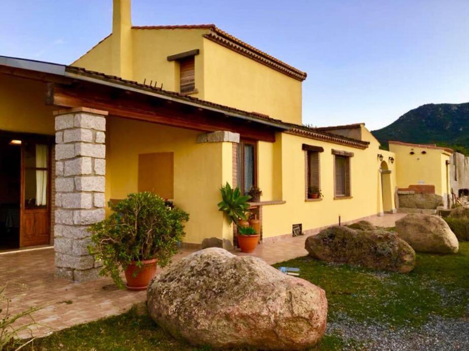 Maison d'hôtes I Carrubi à San Priamo Extérieur photo